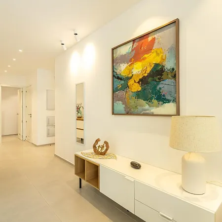 Jardines Elegant Two Bedrooms Apartment
